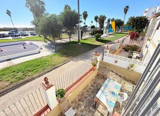 Xalet a Conil. Adosado de 2 plantas en primera línea de playa. conil de la fron
