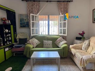 Haus in Barbate. Casa de 2 plantas con 3 apartamentos y 1 habitación a 7 min de l