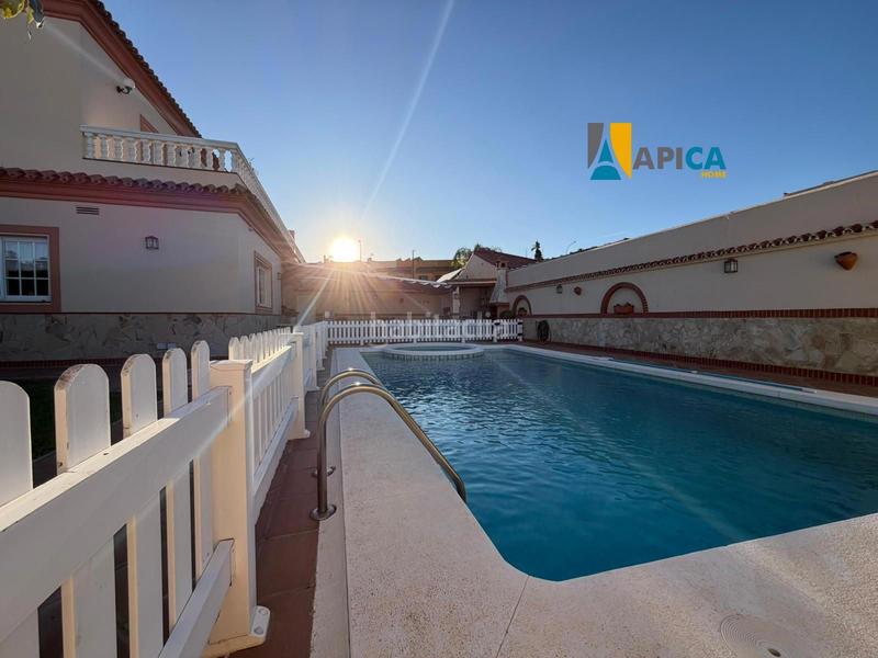 Foto 260e5516-3be3-4252-a3ab-4fdde16c1d36. Chalet avec chauffage parking piscine dans Centro-San Felipe-Huerta Fava Línea de la Concepción (La)