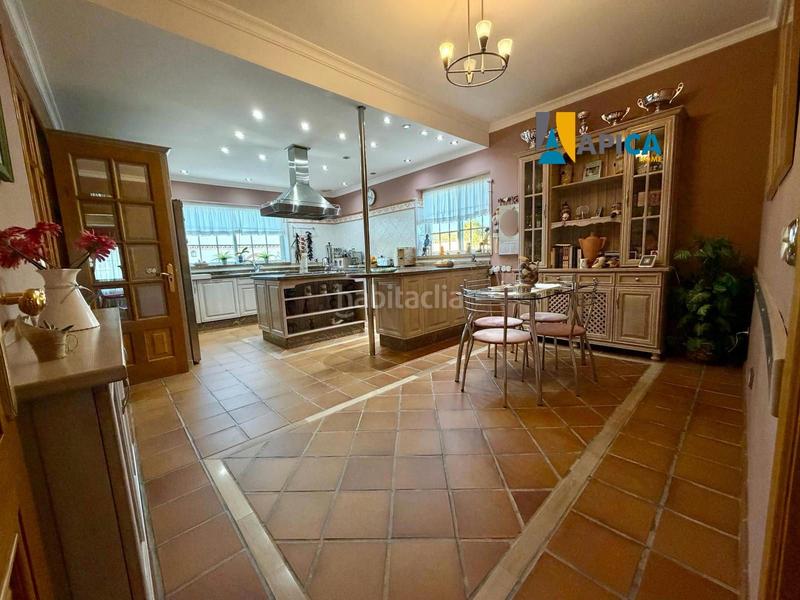 Foto b4741a5d-c29a-429b-9cb9-583d7aa07159. Chalet avec chauffage parking piscine dans Centro-San Felipe-Huerta Fava Línea de la Concepción (La)