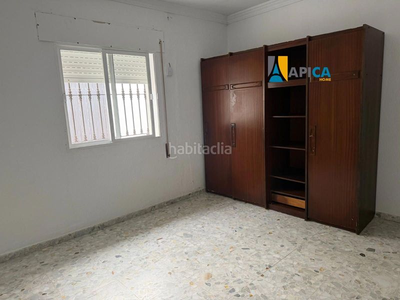 Foto b49630d8-9e9c-4570-89ef-703fb9f34185. Casa adossada a Núcleo urbano Chiclana de la Frontera