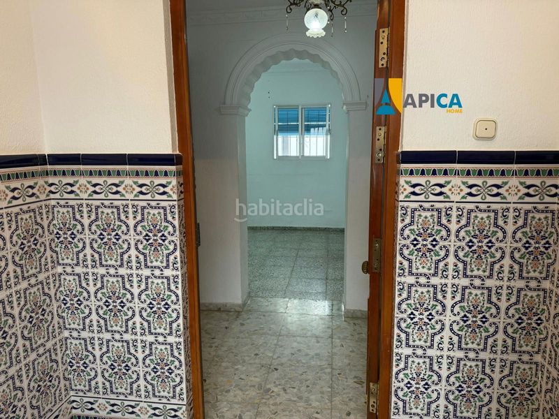 Foto c1df375e-8157-42bb-9f7c-2bd5f93a5c9b. Casa adossada a Núcleo urbano Chiclana de la Frontera