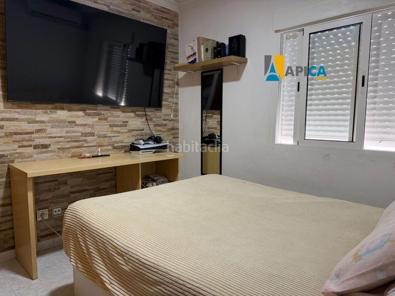 Foto facd2084-86bd-424b-b090-7af7627a332d. Piso  de 4 dormitorios a 5 min a pie de la playa del carmen en Barbate