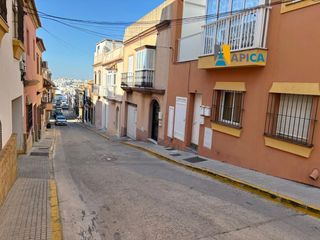 Duplex in Núcleo urbano. Dúplex en chiclana tu refugio con patio