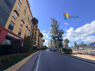 Aparcament cotxe a Bajadilla - Fuente Nueva. Avenida virgen de la palma.