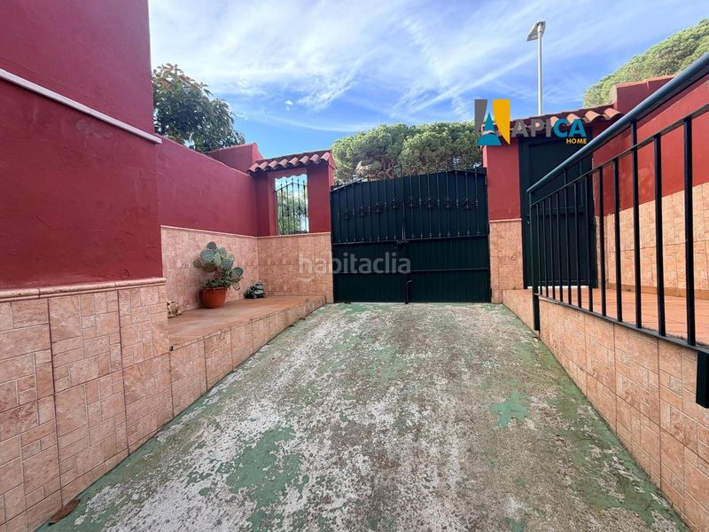 Foto 8a99884d-b3e7-4c78-b854-b68d9b0db0d1. Casa amb aparcament a Los Pinos Algeciras