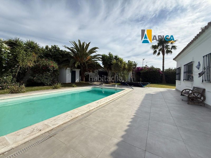 Foto 44b02803-1b12-4d59-9c04-26987fa157a6. Xalet amb aparcament piscina a Las Lagunas - Campano Chiclana de la Frontera