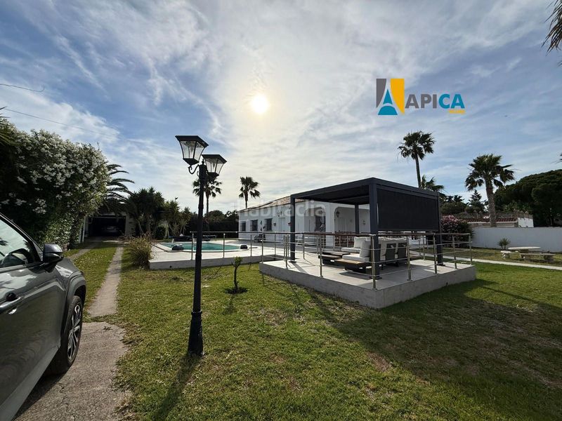 Foto ec4acbea-5b0d-4c48-bc64-e9df4cb40452. Xalet amb aparcament piscina a Las Lagunas - Campano Chiclana de la Frontera