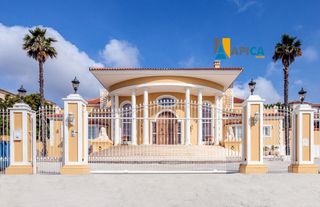 Chalet in Sotogrande Alto. Se vende espectacular villa en sotogrande.  una propiedad fuera