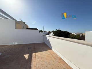 Maison jumelée à Núcleo urbano. Casa adosada en el mayorazgo! 3 plantas, patio y dos terrazas