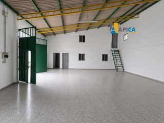 Nave industrial en La Granja - La Colina - Los Pastores. Parcela de 1000 metros con nave de 400 metros en la zona del cob