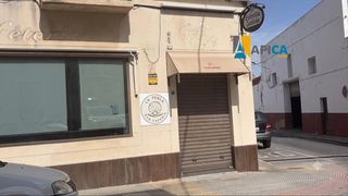 Local Comercial a La Banda - Campo de Fútbol. Local comercial a pie de calle en zona hoyo membrillo chiclana!