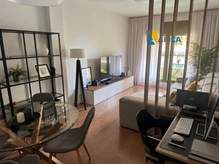 Etagenwohnung in Casco Antiguo. Ermita.