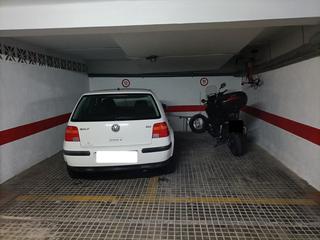 Aparcament cotxe a Centro. Se vende dos plazas de garaje en el centro.