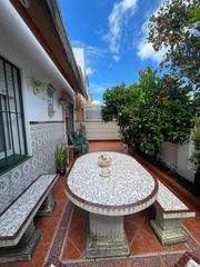 Pis a Centro. Bajo con dos patios en marina de la bahia