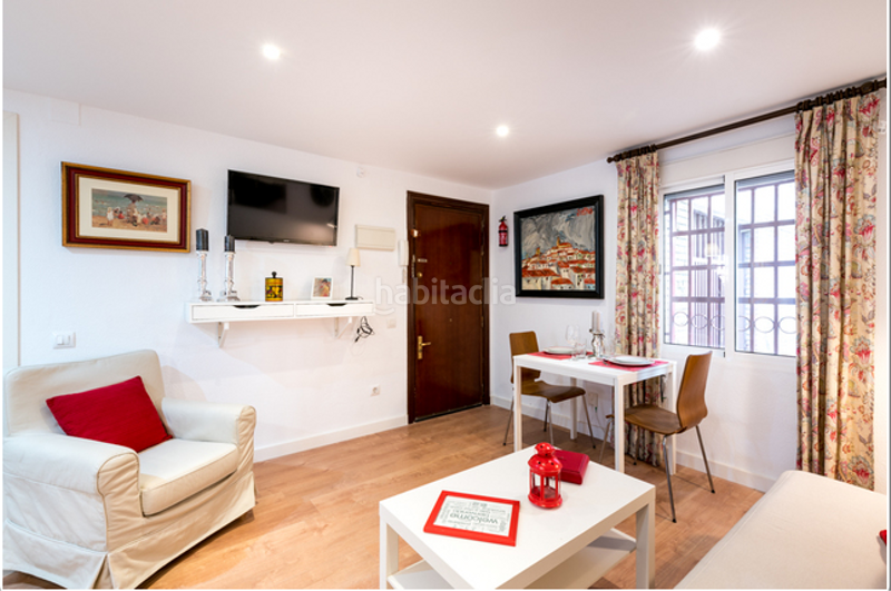 Foto 538d7fc6-1ee4-4f48-8aca-b42ff84accba. Rent ground floor in La Buhaira Sevilla