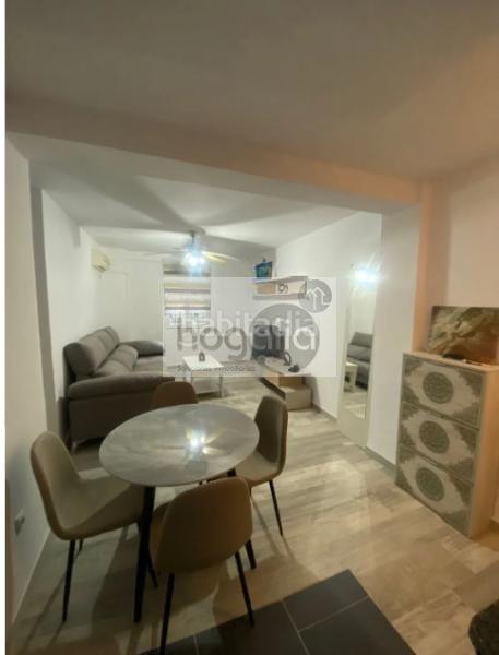 Foto f578ee29-9e44-41e2-abec-f3931237802f. Affitto piano terra in El Torrejón - El Cerezo Sevilla