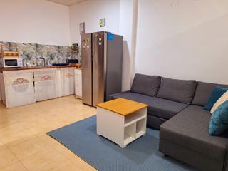 Local Comercial a Avenida de la laguna 76. Local con loft planta baja