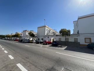Pis a Calle ronda de los viñedos 6. Piso bajo en zona universidad