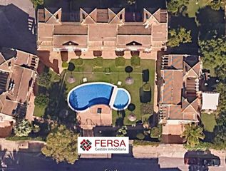 Rent Semi detached house in El Ancla. Adosado en urbanizacion el ancla