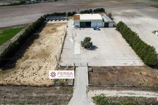 Affitto Capannone industriale in Carretera de Sanlúcar - Sudamérica. Alquiler finca de 9000 m2 con nave de 900 m2