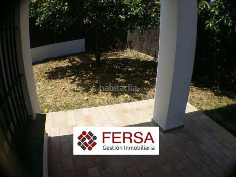 Foto 0d036660-3956-4264-b923-4537d1fd09fa. Casa adosada fersa inmobiliaria vende en exclusiva unifamiliar en urbanizacion en El Manantial en Puerto de Santa María (El)