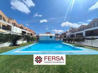 Casa adossada a El Juncal - Vallealto. Adosada con piscina comunitaria en vallealto