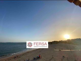 Rent Penthouse in Puerto Sherry. Atico frontal al mar en puerto sherry