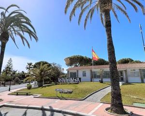 Lloguer Casa aparellada a Vistahermosa. Pareado a cinco minutos andando a la playa en  vistahermosa