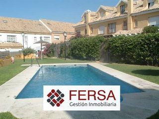 Casa adossada a Las Redes. Unifamiliar en las redes con piscina comunitaria