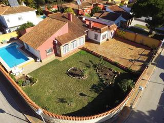 Xalet en Valdelagrana. Chalet independiente en valdelagrana
