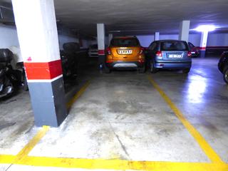 Parking coche en Asdrúbal - Bahía Blanca. Plaza de garaje en plena avenida junto a comisaría