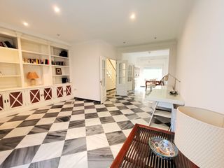 Rent Semi detached house in Núcleo urbano. Vivienda unifamiliar en chiclana