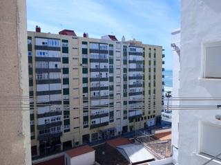 Flat in Asdrúbal - Bahía Blanca. Amplia vivienda con vistas a la avenida a la altura de santa mar