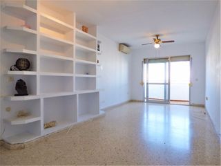 Lloguer Pis  Calle pintor hernández homedes. Vivienda en buen edificio con ascensor disponible para alquiler