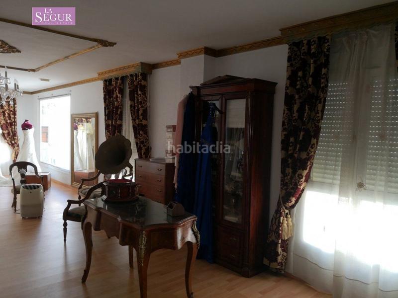Foto b3adfd53-1793-4c86-b761-7f0042c331a2. Edificio  con múltiples opciones en Barbate Barbate