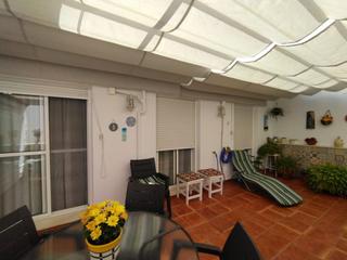 Pis  Avenida de la mar. Piso muy amplio con terraza y garaje en primera planta