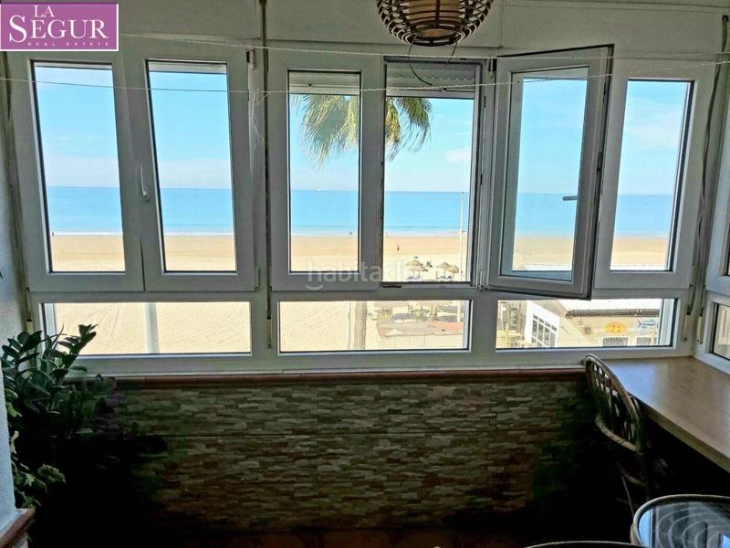 Foto 08988f18-0d4a-4fcc-a4fa-7eaf75c6604e. Piso amplio piso en paseo marítimo en Paseo Marítimo - San José - La Laguna Cádiz