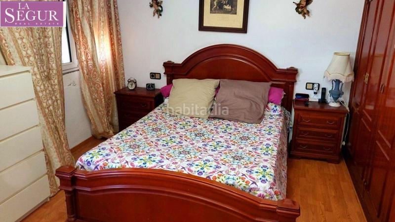 Foto 0ea059c8-21fa-41f7-bca4-ff2816fbbe95. Piso amplio piso en paseo marítimo en Paseo Marítimo - San José - La Laguna Cádiz