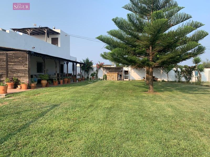 Foto d022ceea-db4c-4bd3-837d-1cd39c459896. Chalet avec piscine dans Barrio Nuevo Conil de la Frontera