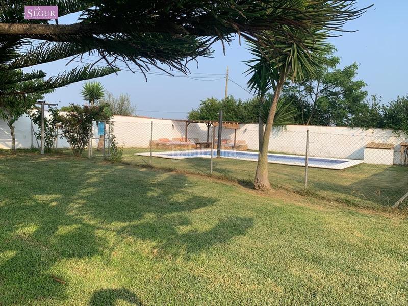 Foto f25962ee-eab6-4d28-9feb-5397395be637. Chalet avec piscine dans Barrio Nuevo Conil de la Frontera
