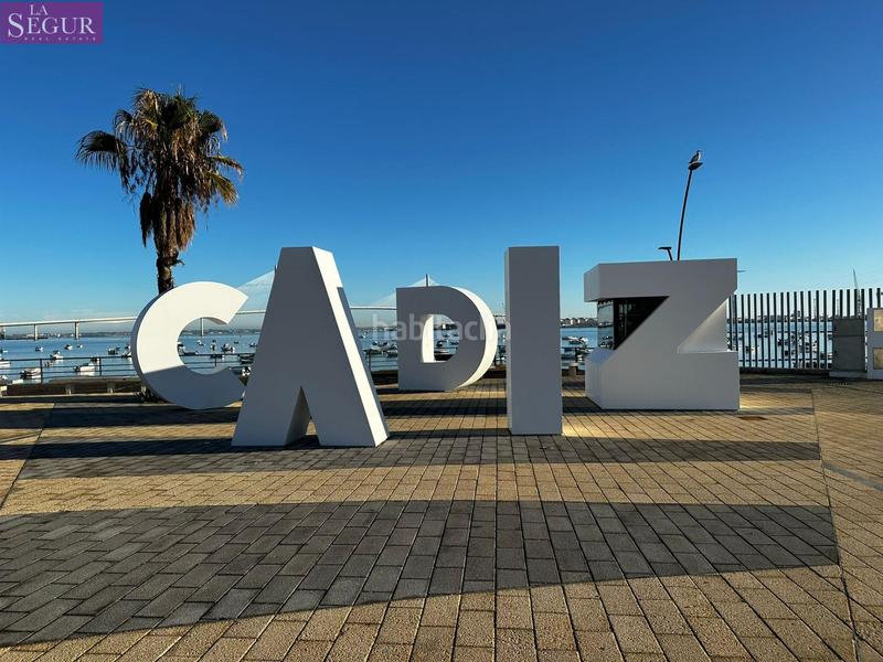 Foto a855afcc-d0a4-4ffc-b8a2-d7b57afbaa5a. Local comercial local en venta centro historico en Cádiz