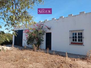 Terrain résidentiel à Medina - Sidonia. Finca rústica con nave diáfana
