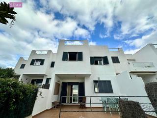 Casa aparellada a Conil. Gran chalet pareado con vista al mar en conil