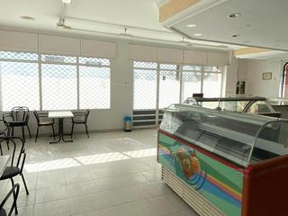 Lloguer Local Comercial a Barbate. Alquiler de local comercial en plena avenida de barbate en el ce
