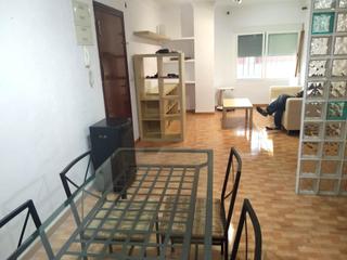 Appartement à Asdrúbal - Bahía Blanca. Piso en cadiz zona cerca de la avenida y a 250 metros de la play