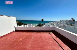 Casa aparellada a Conil. Excepcional propiedad en fuente del gallo