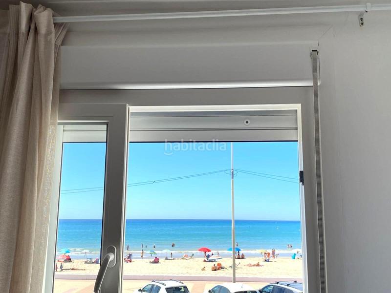 Foto 51bf27c0-53f2-4344-8064-335549f0025b. Piso vivienda en primera linea de playa frontal en Barbate