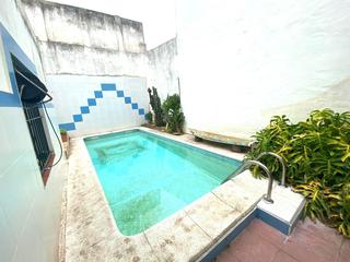 Xalet a Barbate. Casa independiente muy amplia con piscina en el centro de barbat