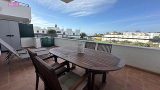 Pis en Conil. Excelente piso con piscina y garaje